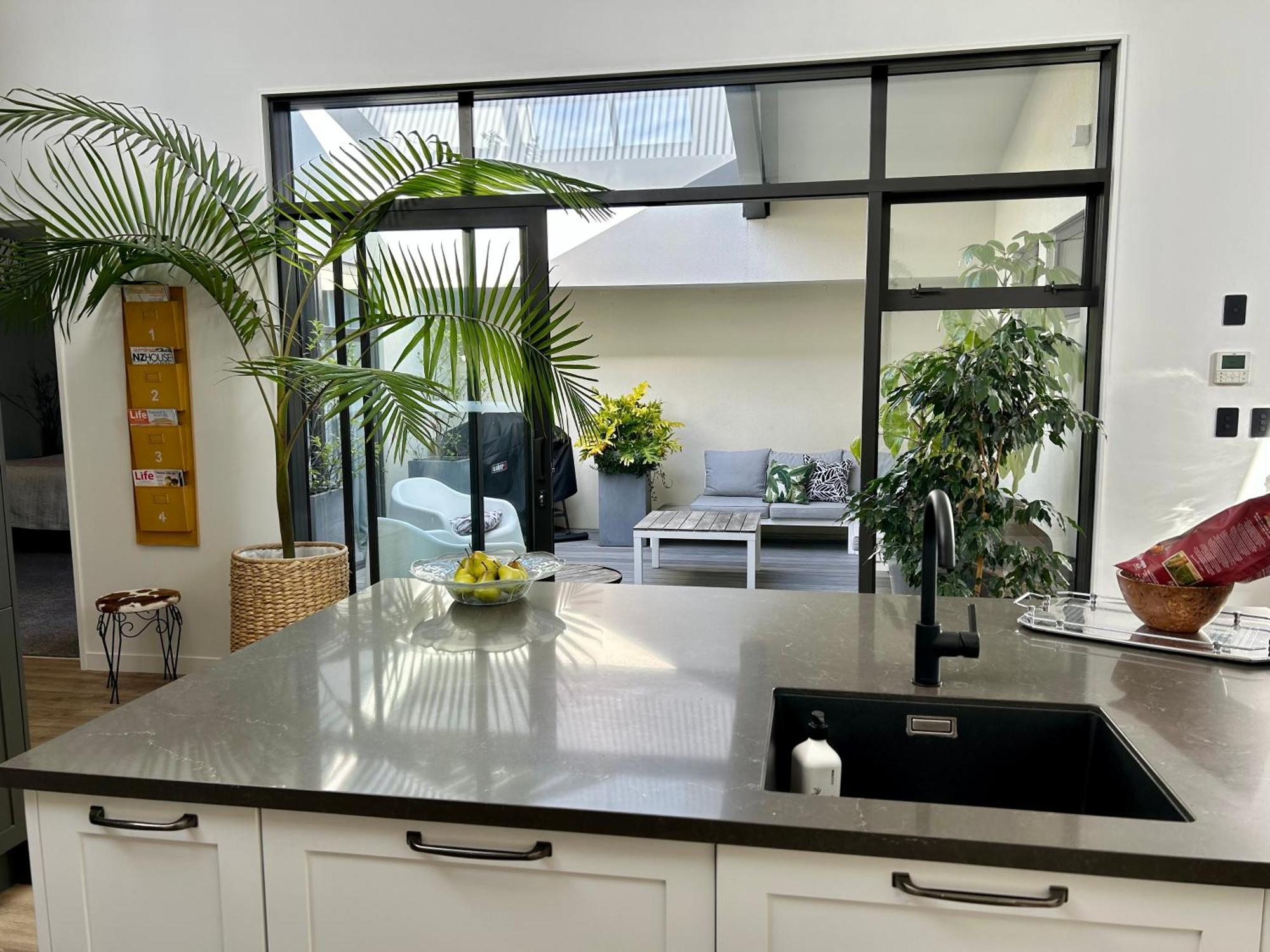Seaduction Luxury Apartment ネーピア エクステリア 写真